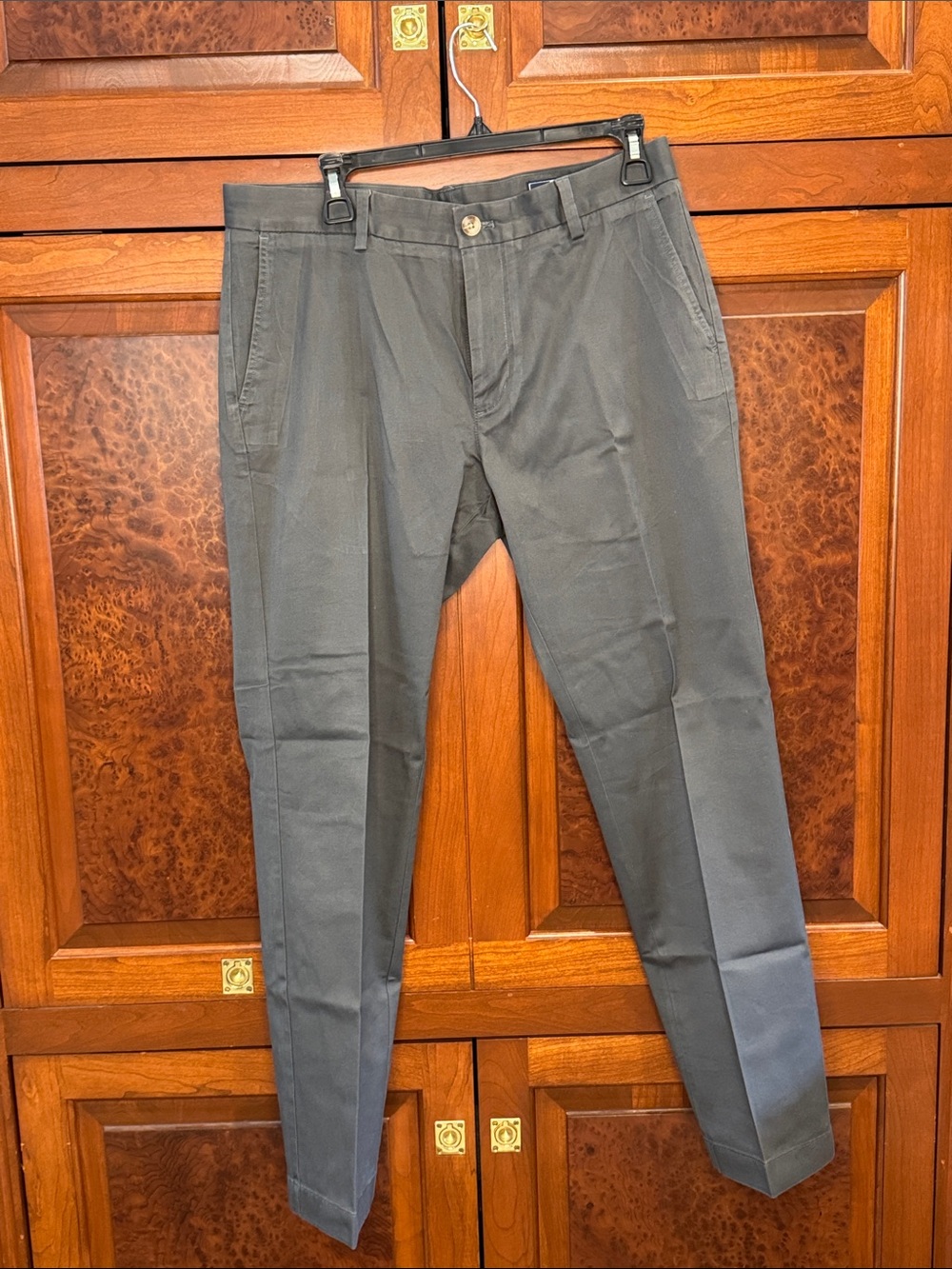 Vineyard Vines breaker Men's Gray Pants, size 32X 30